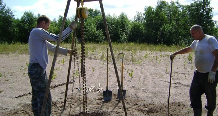 Как бурить скважину под воду своими руками